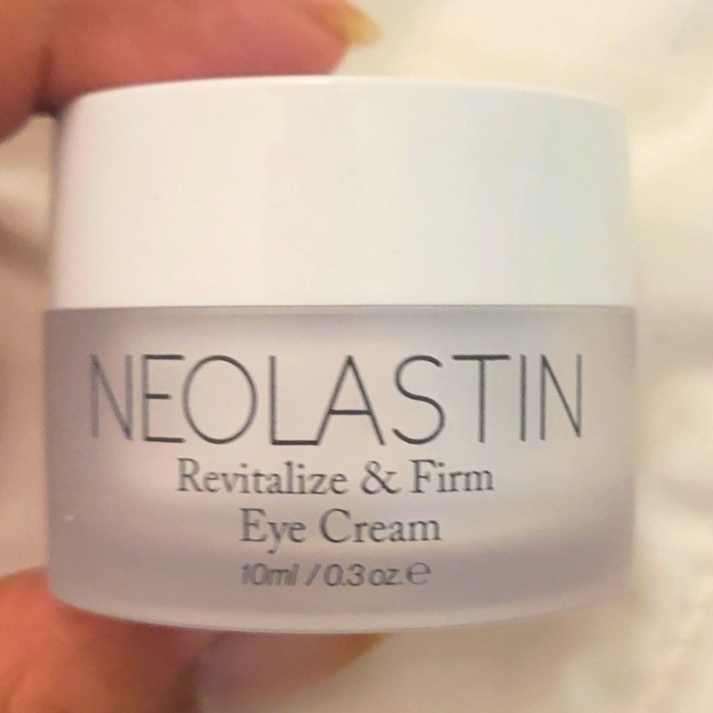 Neolastin Revitalize and Firm Eye C ream